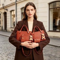 Ensemble de sacs à main portables pour femmes 4 pièces : Sacs fourre-tout et sacs messager de luxe tendance, logo personnalisé, fermoir à chaîne, fourniture directe usine