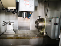Centro de Mecanizado Vertical CNC VMC1370 de Gran Tamaño, Fresadora de Alta Precisión BT40 BT50 para Piezas Metálicas y Fabricación de Moldes