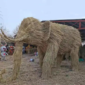 Escultura de animal grande de hierba tejida a mano, estilo paisajístico, hecho a mano, espantapájaros, adorno pastoral de celebridad de internet - Product Image 1