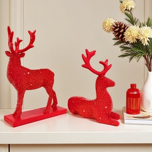 Juego de Dos Figuras de Renos Navideños de Resina, Adornos Artísticos Esculpidos para Decoración de Interiores, Estilo Arte Folclórico - Product Image 3