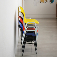Chaise d'étude empilable GUANGWEI de haute qualité pour salle de classe, avec structure métallique et assise en plastique PP, idéale pour la formation des étudiants