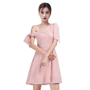 Nueva llegada diseño <span class=keywords><strong>elegante</strong></span> señoras parte vestidos de mujer Simple Sexy <span class=keywords><strong>un</strong></span> hombro Mini vestido rosa - Product Image 1