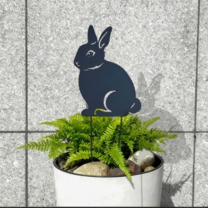 Silueta Metálica para Jardín con Diseño de Perro y Flores, Adorno de Metal para Patio con Fácil Fijación en el Suelo - Product Image 1