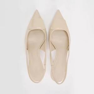 Zapatos <span class=keywords><strong>de</strong></span> tacón <span class=keywords><strong>de</strong></span> aguja <span class=keywords><strong>de</strong></span> verano Beige <span class=keywords><strong>de</strong></span> lujo para mujer, nuevos zapatos <span class=keywords><strong>de</strong></span> charol concisos con tacón bajo fino, sandalias con cabeza puntiaguda, zapatos - Product Image 4