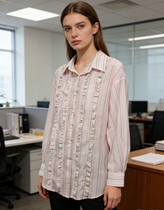 Chemise à volants rayée rose et verte de style français pour femmes, nouvelle chemise à manches longues ample et ajustée pour la protection solaire en été - Product Image 1