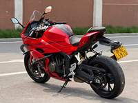 Moto sportive de course QJMOTOR SRK600 RR 600cc à moteur 4 cylindres en ligne refroidi par eau, idéale pour les passionnés de trajets urbains