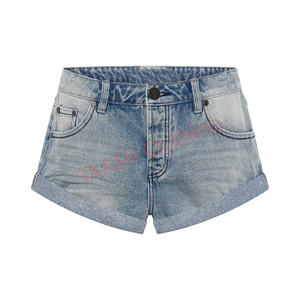 Shorts Vaqueros Clásicos de Pierna Recta para Mujer con Costuras Reforzadas y Largo a Media Pierna para un Estilo Versátil y Atemporal - Product Image 1