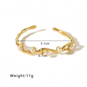 กำไลข้อมือแฟชั่นสแตนเลสสตีลกันน้ำขัดเงาคุณภาพสูงป้องกันอาการแพ้แบบขายส่งปี 2024 ประดับมุกสั่งทำได้ - Product Image 5