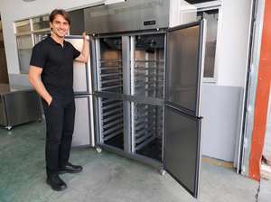 Refrigerador Comercial Eléctrico de Alta Resistencia con Cuatro Puertas, Doble Temperatura, Enfriamiento por Aire, Congelador Vertical para Hotel y Restaurante - Product Image 6