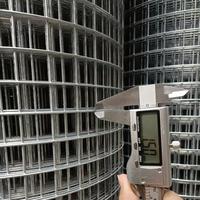 Grillage carré galvanisé soudé sur mesure, maille à trous larges/étroits, calibre de fil 0,4-3,0 mm pour la construction et la décoration