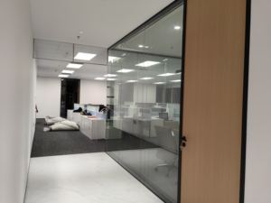 <span class=keywords><strong>ฉาก</strong></span><span class=keywords><strong>กั้น</strong></span>สำนักงานอเนกประสงค์ทันสมัย กระจกนิรภัยและเมลามีนสั่งทำขนาดพิเศษ <span class=keywords><strong>อุปกรณ์</strong></span>สำนักงานในบ้านกันเสียงสำหรับใช้ภายในอาคาร - Product Image 3