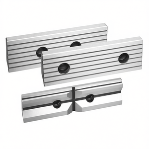 Mordazas de repuesto Fervi para tornos de banco, de metal con inserciones de goma, juego de 3 piezas - Product Image 2