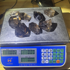 All'ingrosso naturale cristallo curativo Fengshui pietra grande fumoso grande chiaro quarzo fumoso forma libera per ornamento - Product Image 6