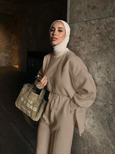 Ensemble de vêtements de détente beige modeste, haut à col haut et manches longues, pantalon large, vêtements islamiques décontractés en polyester uni pour le quotidien et le Ramadan - Product Image 3