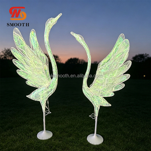 SMOOTH Cisne Eléctrico Romántico Gigante Iluminado para Decoración de Pasillos, Cisne LED para Caminos, Accesorios para Eventos y Decoración de Bodas - Product Image 2