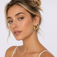 Boucles d'oreilles clous creuses en argent sterling S925 plaqué or, pavé de zircone cubique, finition brossée, hypoallergéniques, anti-ternissement, bijoux fins, vente en gros