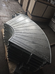 Canaux de câblage perforés en acier galvanisé |   Gestion des câbles industriels haute résistance |   Tailles personnalisées 100x1000mm |   Utilisation dans la construction - Product Image 2