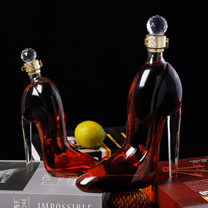<span class=keywords><strong>Carafe</strong></span> en <span class=keywords><strong>cristal</strong></span> de <span class=keywords><strong>luxe</strong></span> 750ml avec couvercle en verre Design moderne de chaussures à talons hauts pour le <span class=keywords><strong>whisky</strong></span> et le <span class=keywords><strong>whisky</strong></span> <span class=keywords><strong>Carafe</strong></span> cadeau d'affaires - Product Image 2