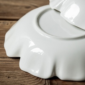 Nouvelle assiette creuse/de présentation/de soupe en porcelaine de 8 pouces, style nordique minimaliste, blanche, à motif floral en relief, compatible micro-ondes - Product Image 4