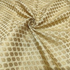 Tissu Brocart Léger et Respirant Élégant – Tissage de Luxe pour Robes Traditionnelles, Kurta, Blouse, Artisanat, Couture, Tapisserie et Décoration Intérieure - Product Image 1