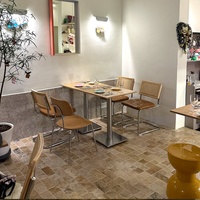 Meubles de salle à manger modernes et minimalistes en bois de couleur naturelle, table et chaises en bois massif pour café et repas légers