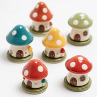 Poids-papier en céramique personnalisé en forme de maison de champignon féerique 3D - Services OEM/ODM avec base lestée