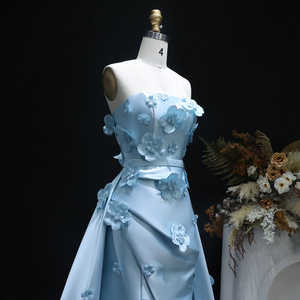 Vestido de Noche Largo para Fiesta de Graduación, Estilo Sirena, Cintura Natural, con Plumas de Cristal y Flores 3D en Satén Azul Brillante, Modelo SF274 - Product Image 3