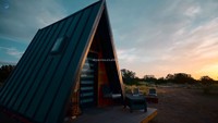 Skyacross CX2614 Maisonnette Triangulaire de Luxe Portable, Cabane Préfabriquée en A-Frame, Villa Compacte pour Hôtel de Vacances
