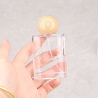 Bouteilles en verre transparentes de 30 ml et 50 ml, forme sphérique plate, avec buse en aluminium portable et bouchon à vis, design de pulvérisation sous pression rechargeable