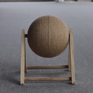Jouet de balle de pattes résistant à l'usure d'arbre à chat interactif de style moderne du Vietnam avec corde de sisal et planche de meulage en bois pour chats - Product Image 4