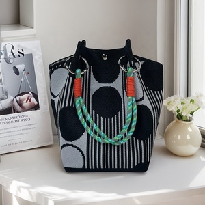 Borse Pieghevoli in Corda Personalizzabili con Logo, Borse alla Moda Intrecciate a Mano, Borsa Chunky Knit di Design per Donne - Product Image 6