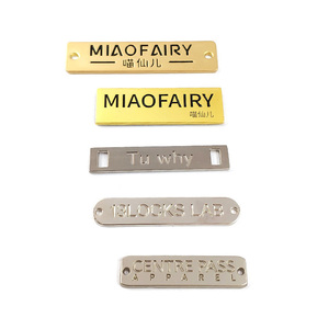 Etiquette carré<span class=keywords><strong>e</strong></span> avec logo personnalisé, lettres gravées, couture à la main, marque, vêtement, étiquette en métal pour sac à main - Product Image 2