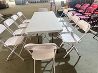 Chaise pliante en plastique robuste, capacité 300 lb, pour événements religieux, salles de conférence et salles de classe.