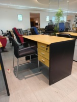 Offre Spéciale : Bureau de Direction et Chaise en Bois Personnalisables pour Enseignants, Salles de Classe et Bureaux – Idéal pour le Personnel Exécutif