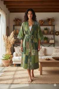 Elegante Bata Kimono Acolchada Kantha de Verano, Hecha a Mano con Parches de Sari de Seda, Estilo Indio - Product Image 4