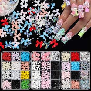 Boîte de 12 Compartiments Kit de Décoration Mignonne 3D en Acrylique pour Nail Art, Ruban en Résine Nœud Papillon, Strass Kawaii à Dos Plat, Fournitures pour Nail Art - Product Image 1