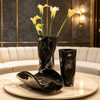 Collection de vases en verre soufflé à la main et pièces d'art irrégulières à feuilles dorées, petites coupelles de décoration luxueuses pour la maison
