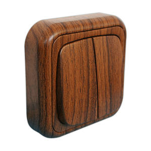 Interruttore doppio da superficie in legno, con finitura elegante e resistente, ideale per il controllo della luce in case e uffici. - Product Image 1