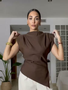 Mujeres moda plisado decorativo acolchado hombro Top cuello alto sin mangas Top diseñador camisetas - Product Image 2