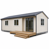 Maison mobile préfabriquée de 40 pieds avec deux chambres et terrasse extérieure en bois pour logement temporaire sur chantier