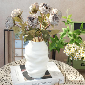 Moderne kreative einfache High-End-Keramik Porzellan Tisch vase realistische simulierte Rosen Blumen arrangements für zu Hause - Product Image 4