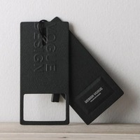 Etiquetas colgantes de cartón ecológicas personalizadas para ropa con código de barras, troqueladas, impresión UV, transferencia térmica digital para zapatos y calcetines