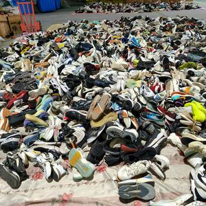Fournisseurs en gros de chaussures d'occasion, chaussures de trekking d'occasion, chaussures de sport d'occasion originales - Product Image 1