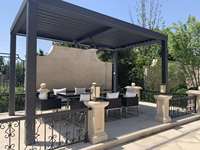 Pergola bioclimatique en aluminium à lames orientables, système de toiture, kits de pergola motorisée pour l'extérieur, gazebo imperméable en gros