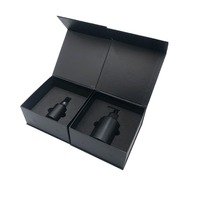 Boîte cadeau magnétique en carton noir de luxe, en forme de livre, avec doublure en éponge, emballage haut de gamme, fond beige clair, laminage mat