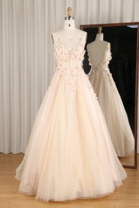 现代波西米亚蕾丝婚纱v领闪亮薄纱贴花闪光婚纱长裙意大利面条带无背v领闪亮 - Product Image 4