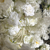 Arche de mariage blanche de 2,4 m, porte fleurie artificielle en hydrangeas et roses pour la décoration de mariage sur pelouse