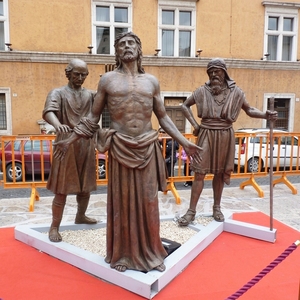 Statue de Jésus Crucifié en Bronze pour Jardin, Église ou Maison, Figurine Métallique Personnalisée avec 14 Stations du Chemin de Croix - Product Image 4