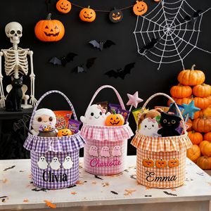 Cestas <span class=keywords><strong>de</strong></span> Halloween Personalizadas con Volantes y Nombre, Bolsas <span class=keywords><strong>de</strong></span> Lona a Cuadros para Dulces, Cestas Bordadas con Diseño <span class=keywords><strong>de</strong></span> <span class=keywords><strong>Calabaza</strong></span> para Niños - Product Image 1