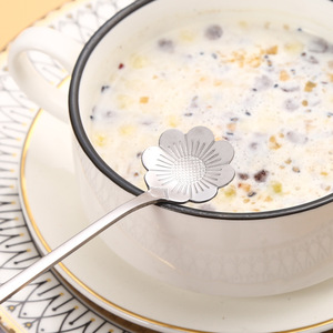 Cuillère à café en acier inoxydable à long manche, motif fleur de cerisier, pour mélanger le café, les desserts, utilisation en soirée - Product Image 3
